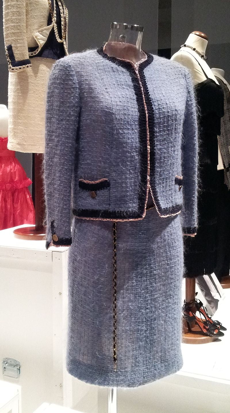 La Veste Tweed De Chez Chanel L L Gance Intemporelle Adopter D S